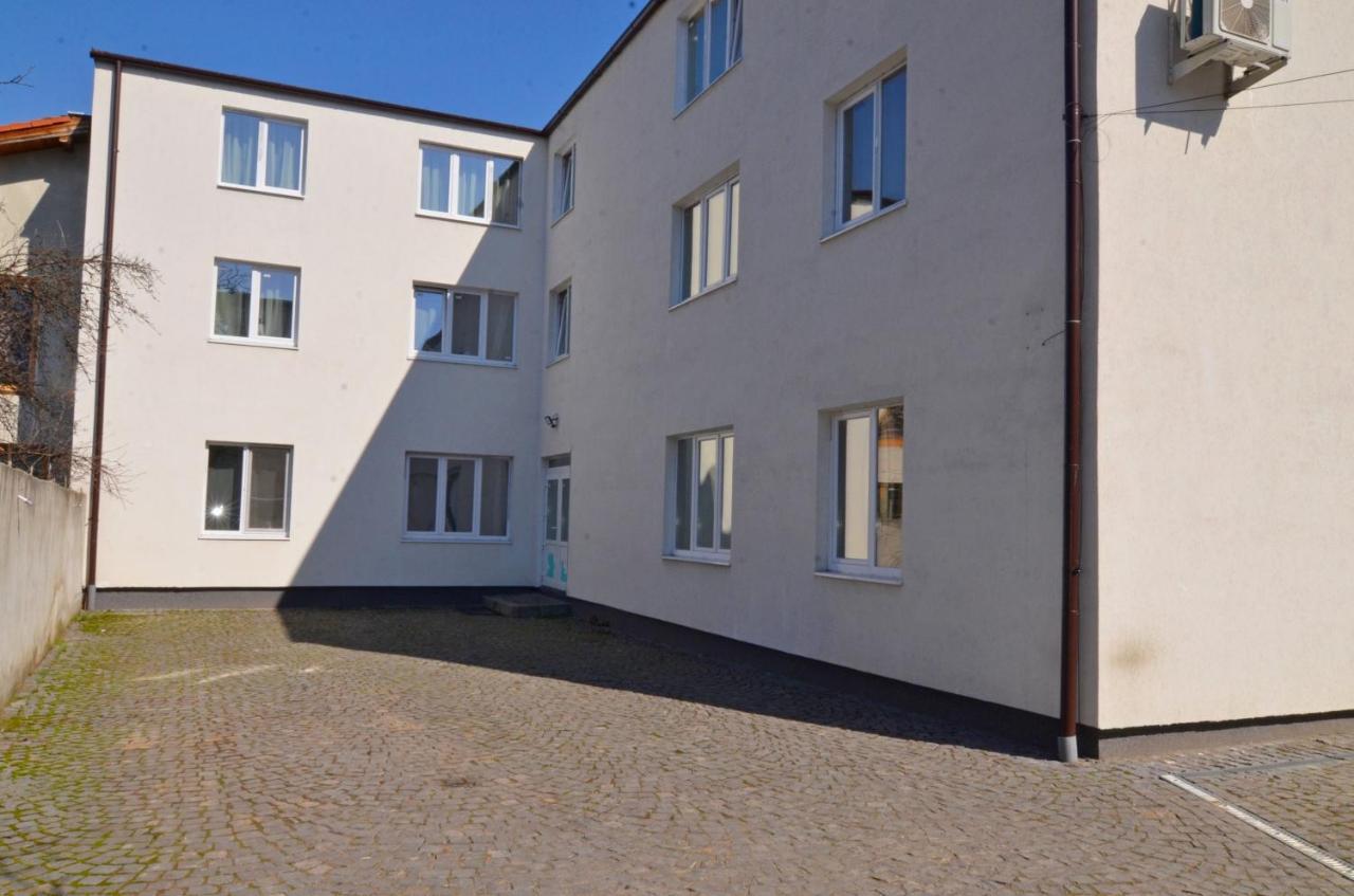 11 Apartment *